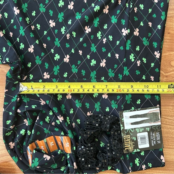 Feeling Festive shamrocks leggings size medium - Picture 6 of 9